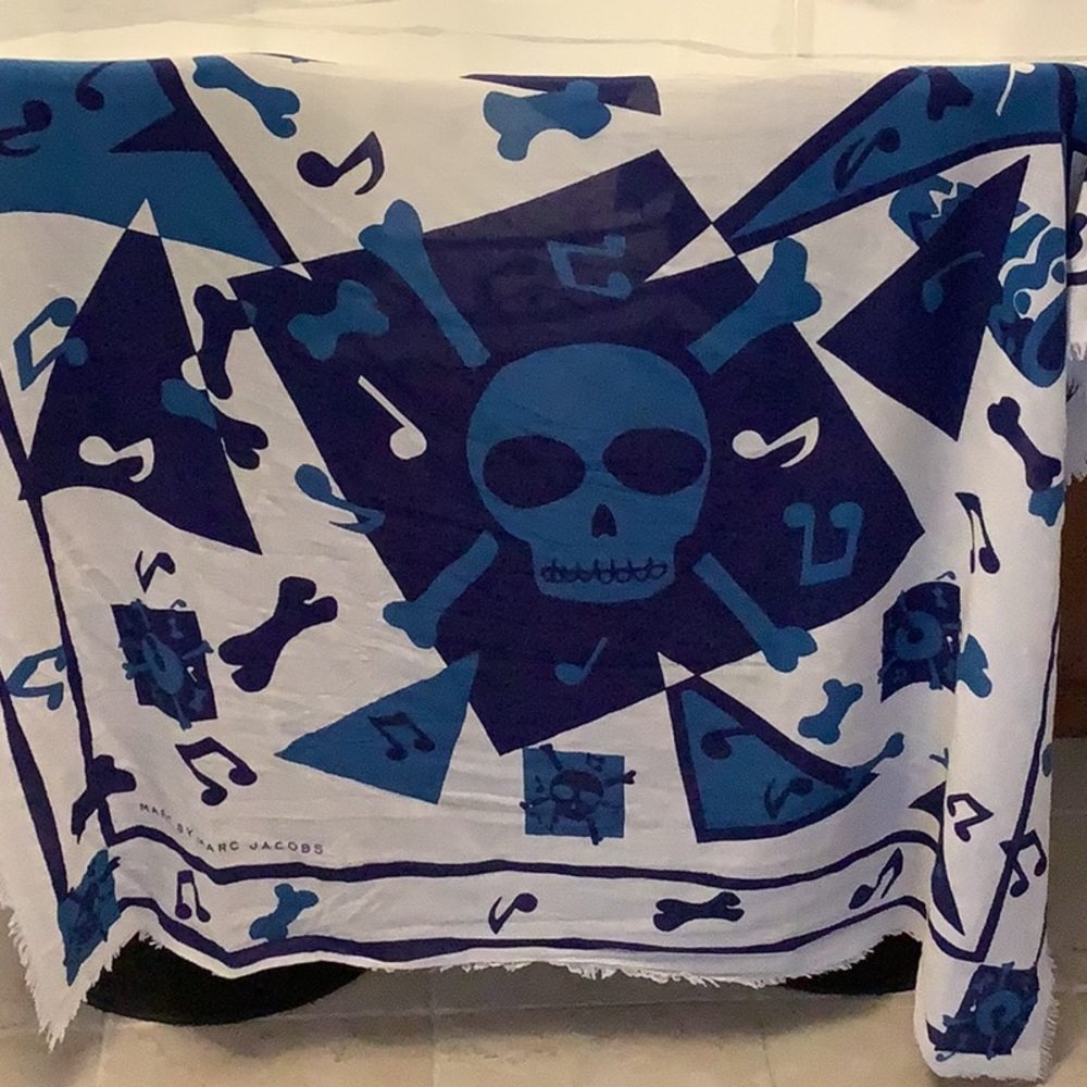 Marc Jacobs large skull scarf!